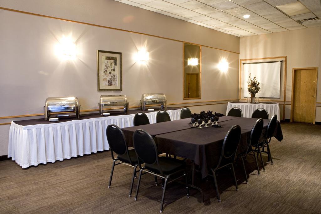 Heritage Inn Hotel & Convention Centre - มูส จอว์ ร้านอาหาร รูปภาพ